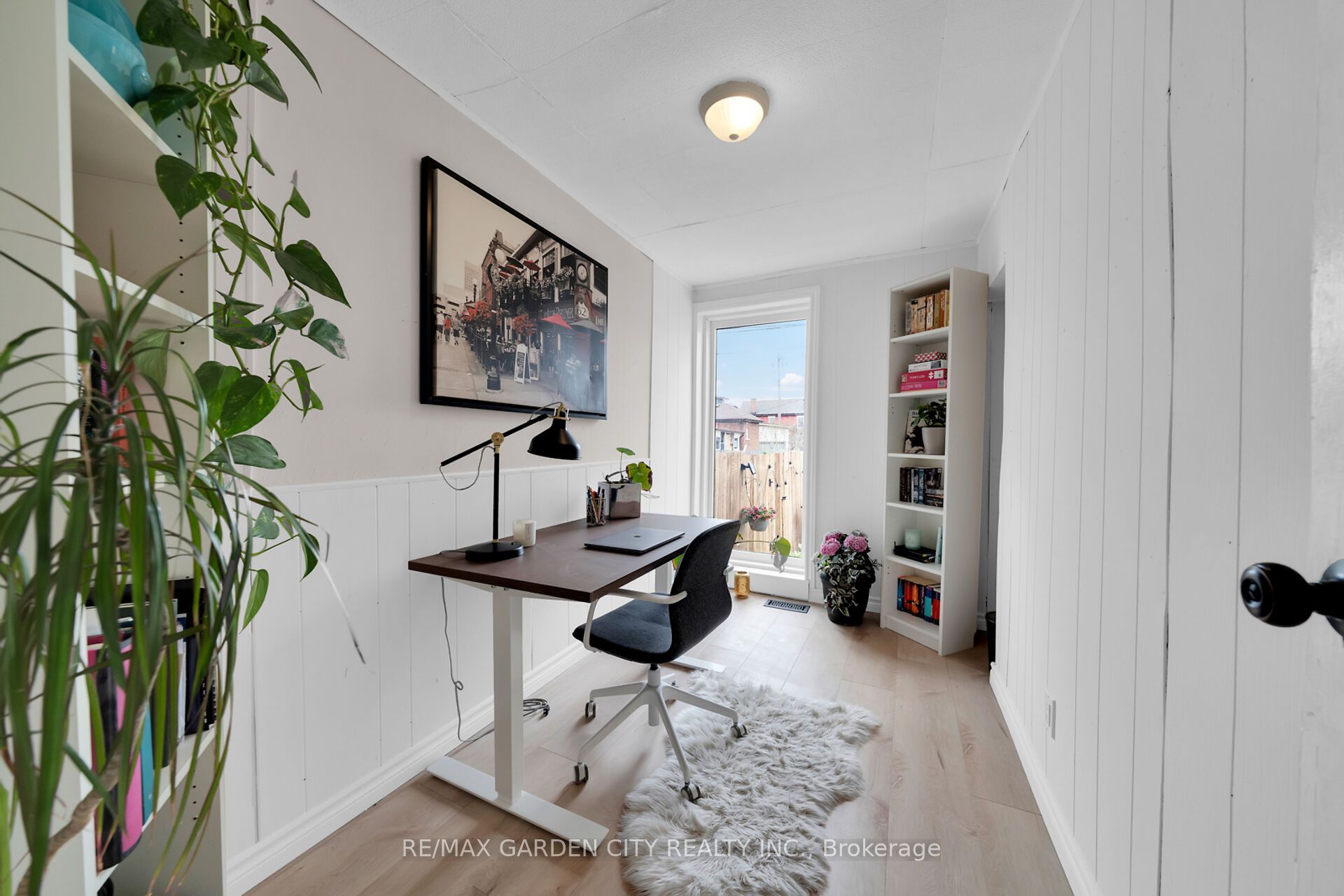 92 GLENDALE Avenue N