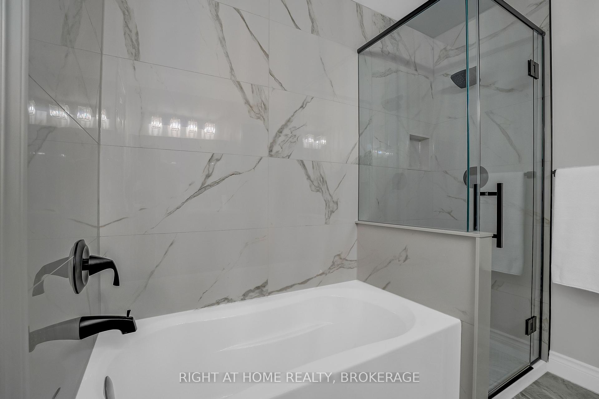 3 Bedrooms Condo at 3420 South Millway, Mississauga For sale
