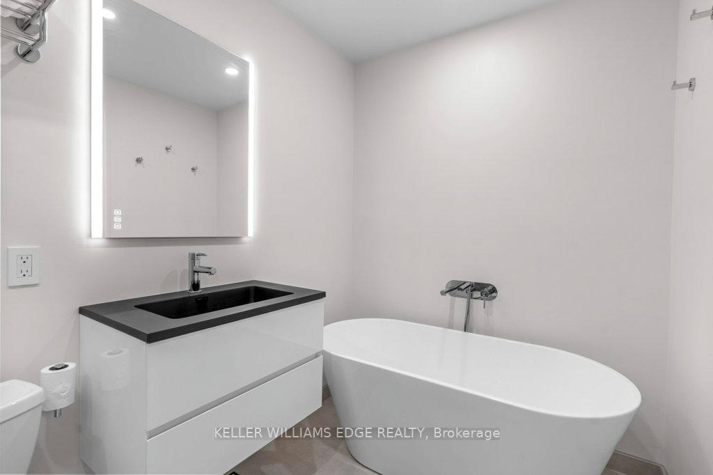 2 Bedrooms Condo at 3480 Upper Middle, Burlington For sale