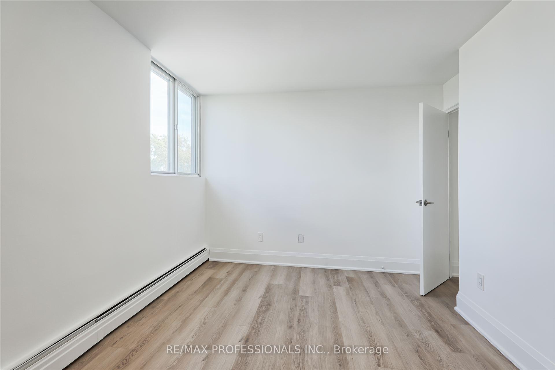 3 Bedrooms Condo at 11 Neilson, Toronto For sale
