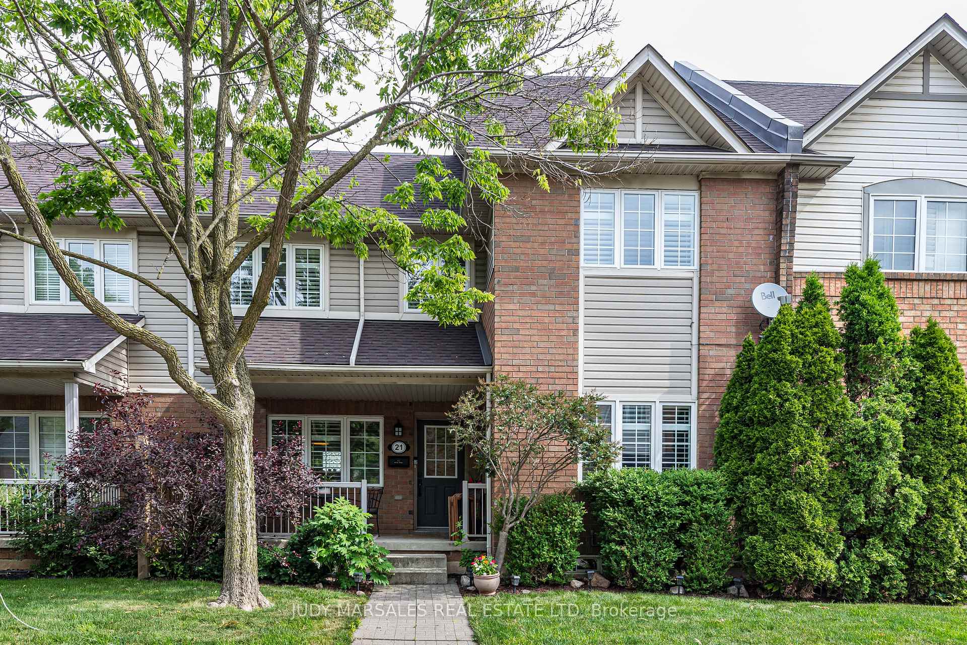 3 Bedrooms Condo at 100 Beddoe, Hamilton For sale