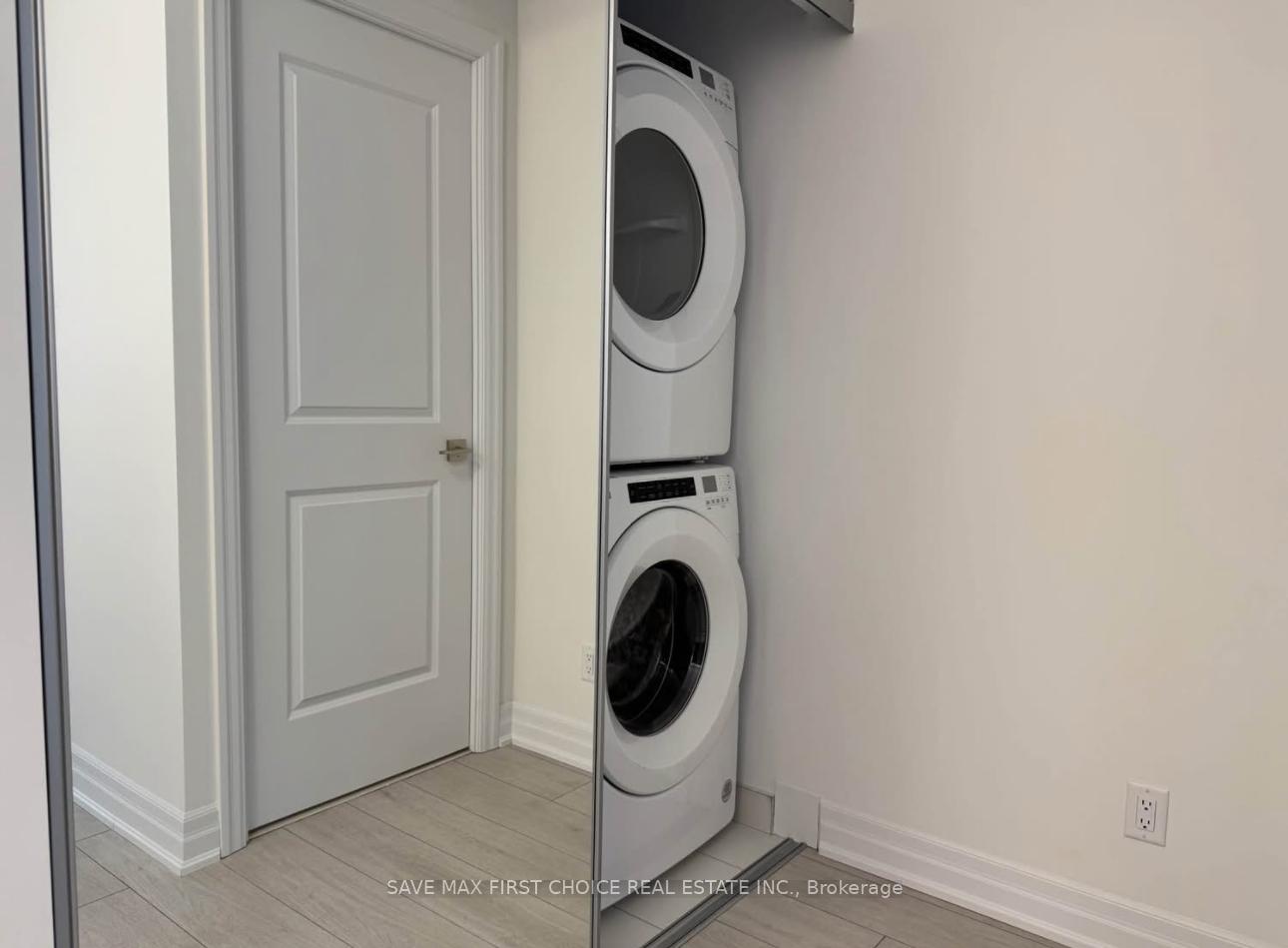 1 Bedroom Condo at 30 Elm,  Mississauga For sale