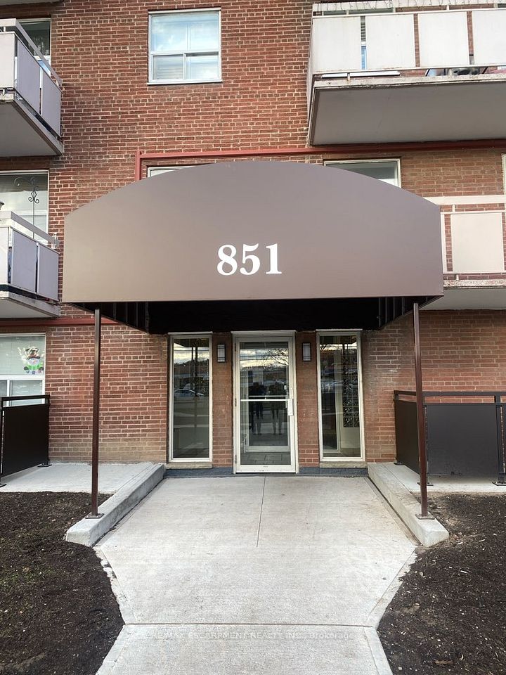 851 Queenston