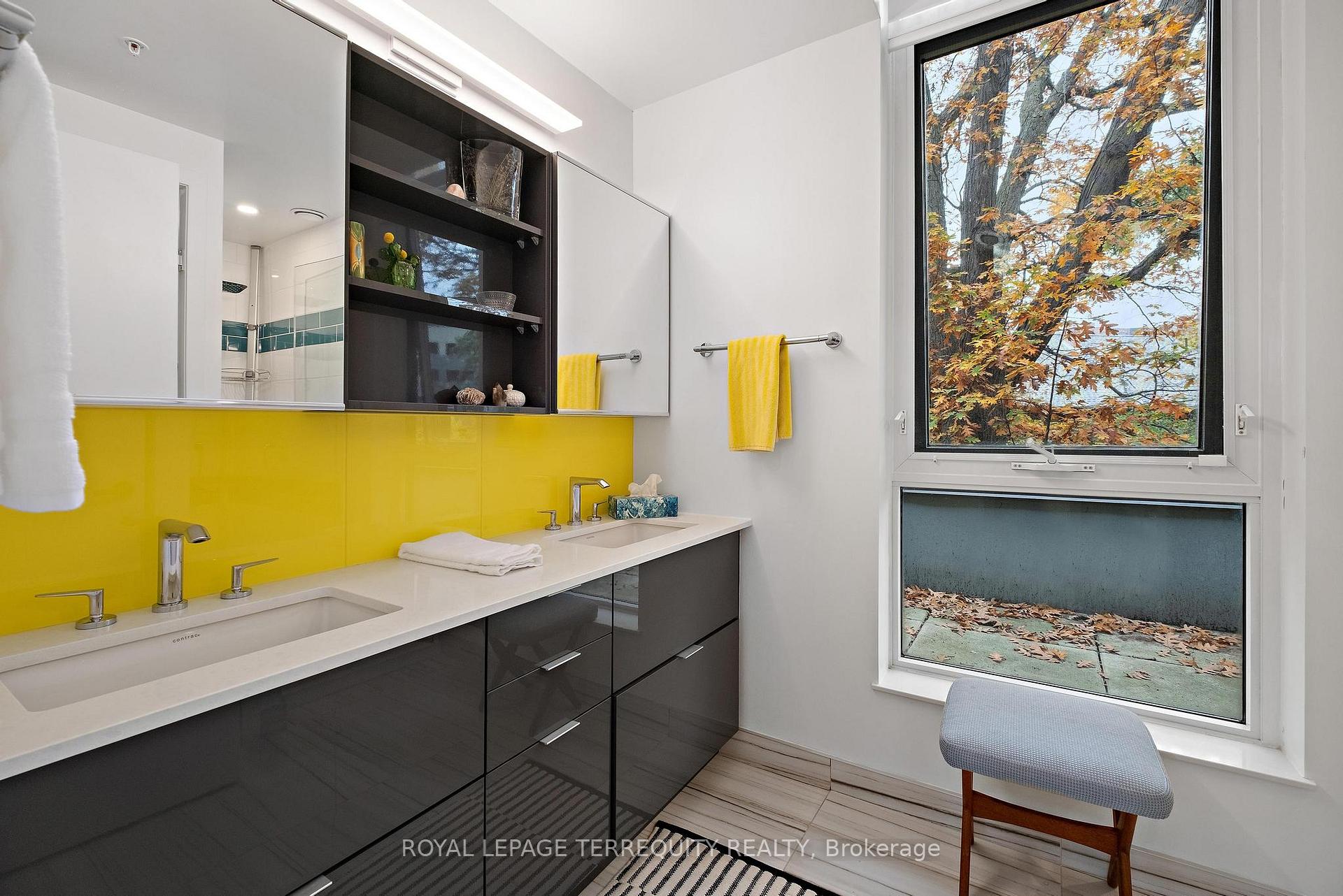 3 Bedrooms Condo at 38 Howard Park,  Toronto For sale