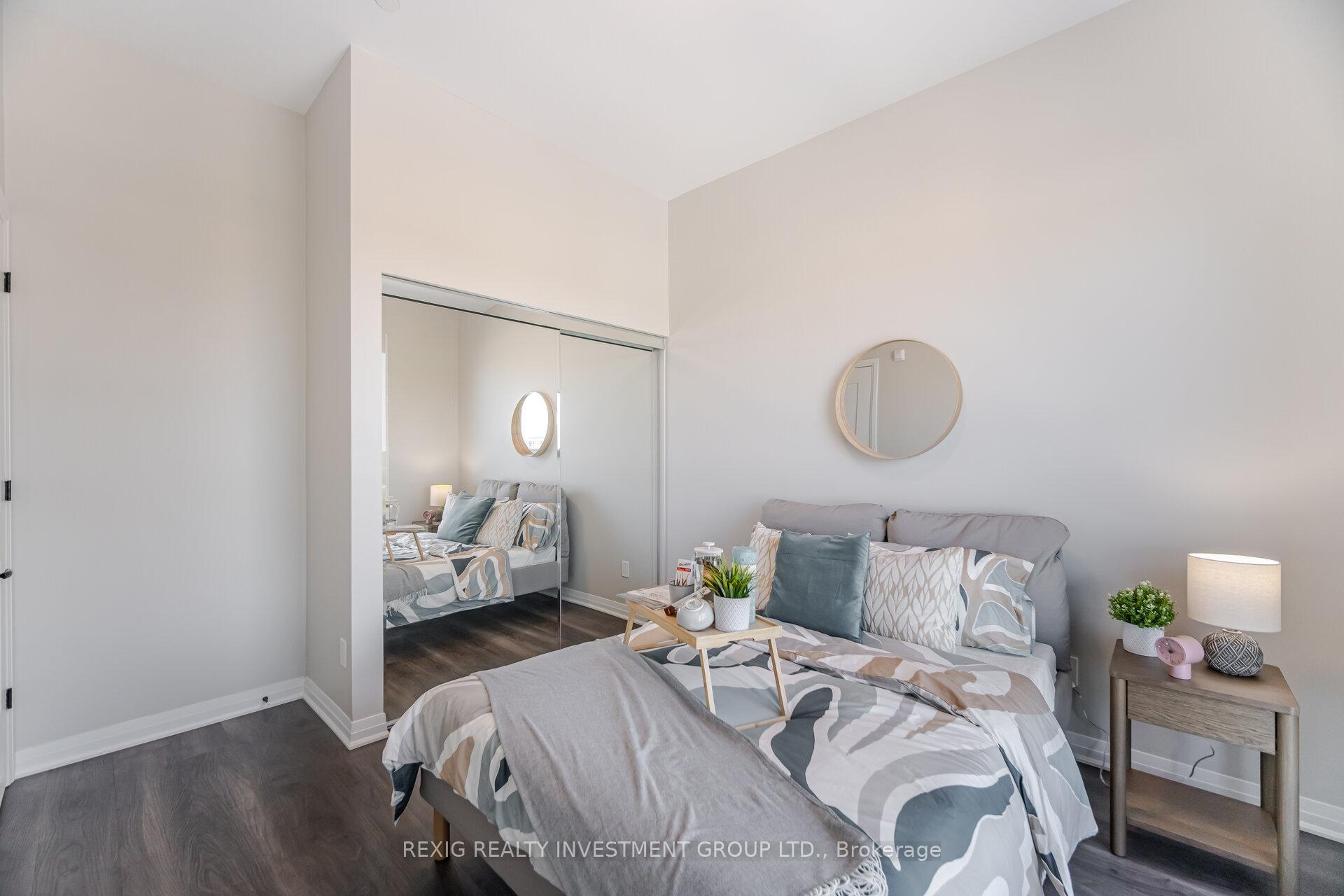 2 Bedrooms Condo at 95 DUNDAS, Oakville For sale