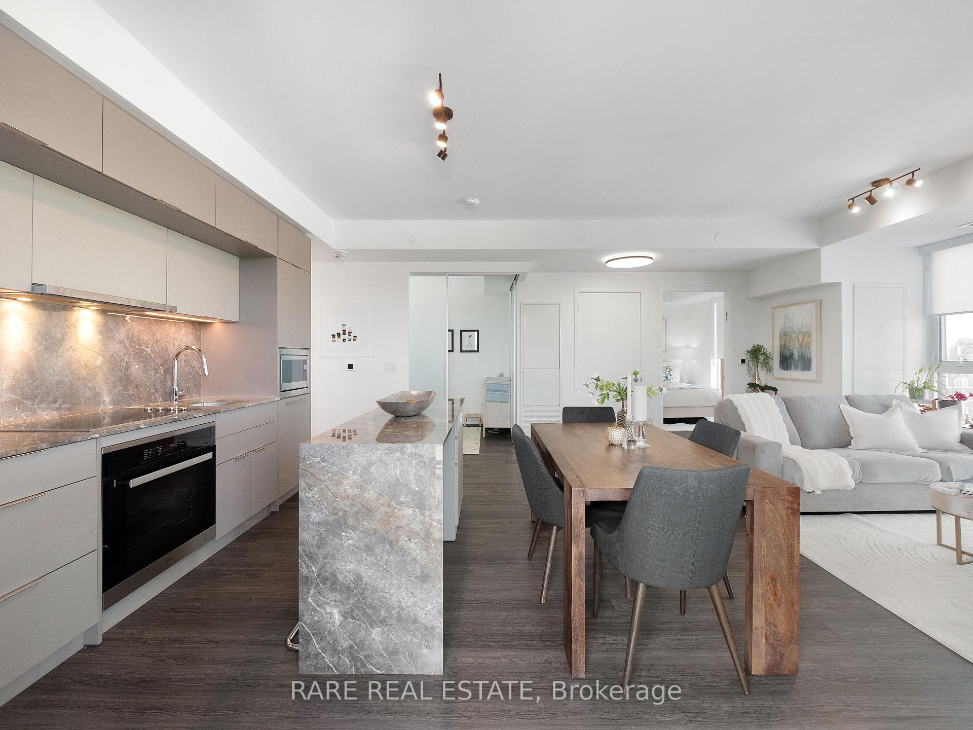3 Bedrooms Condo at 185 Alberta, Toronto For sale