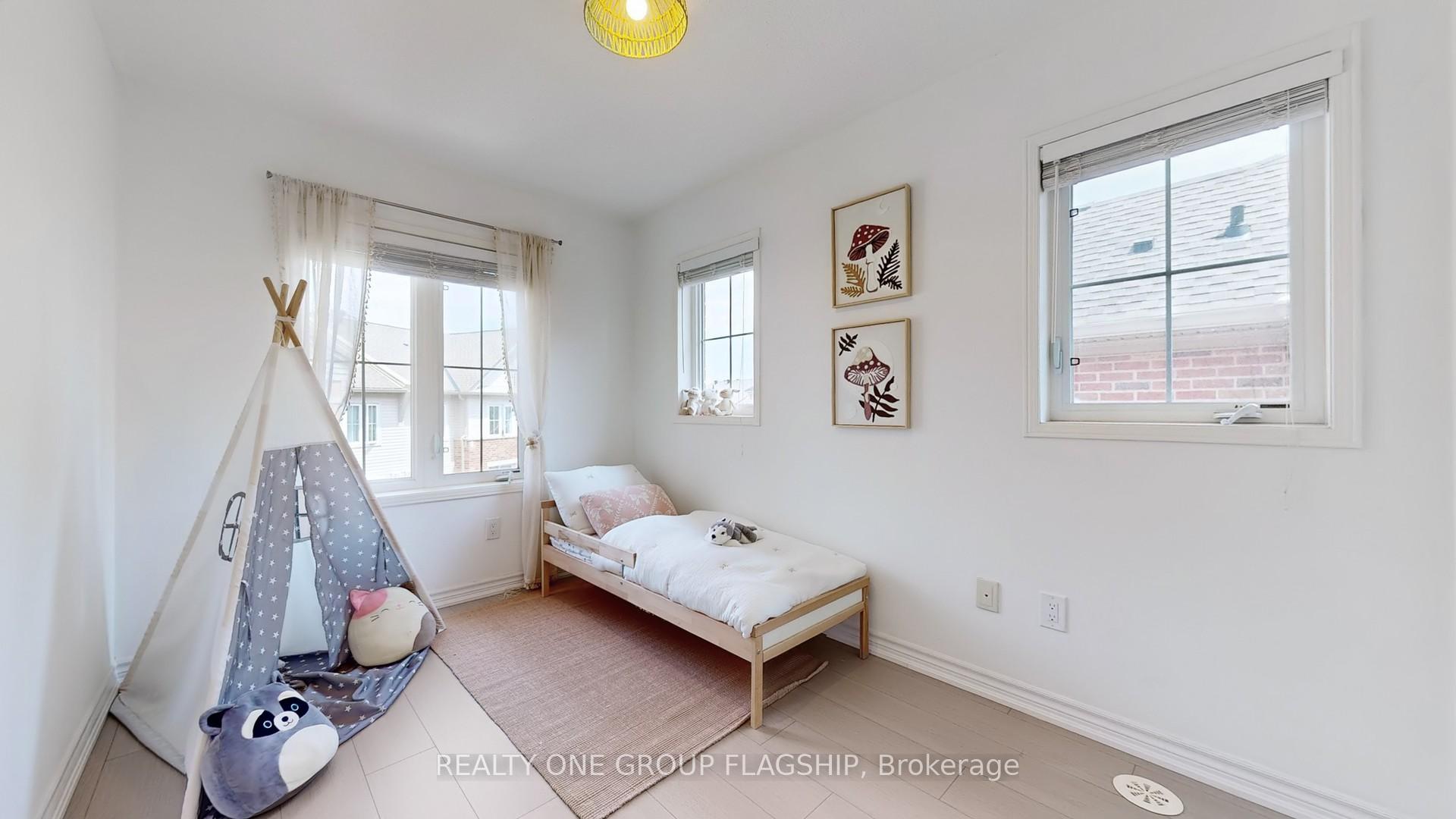 2 Bedrooms Condo at 2557 Sixth, Oakville For sale