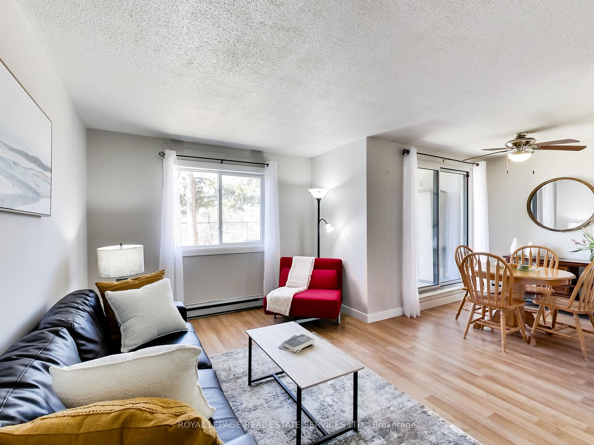3 Bedrooms Condo at 1008 Falgarwood,  Oakville For sale