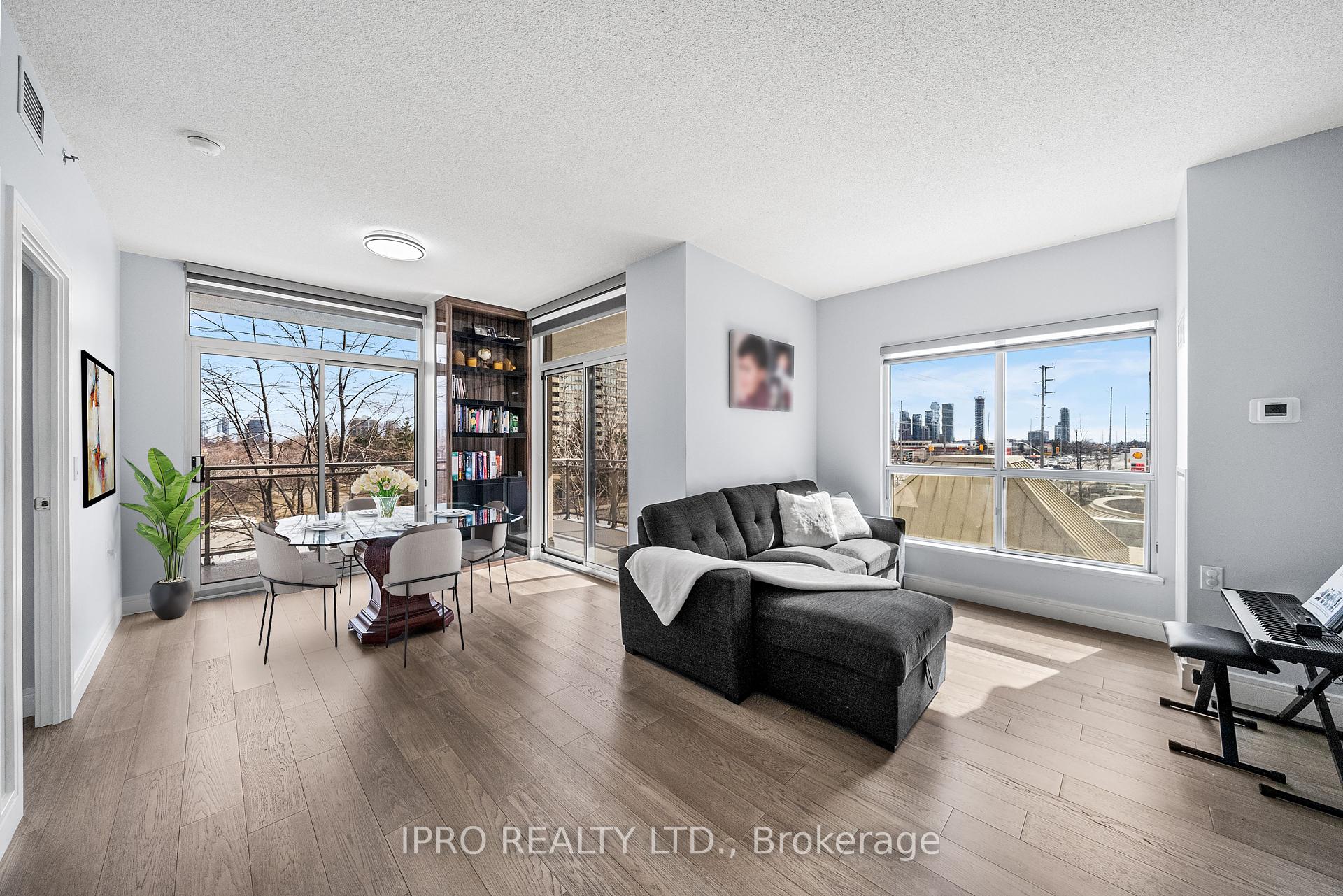 2 Bedrooms Condo at 810 Scollard,  Mississauga For sale
