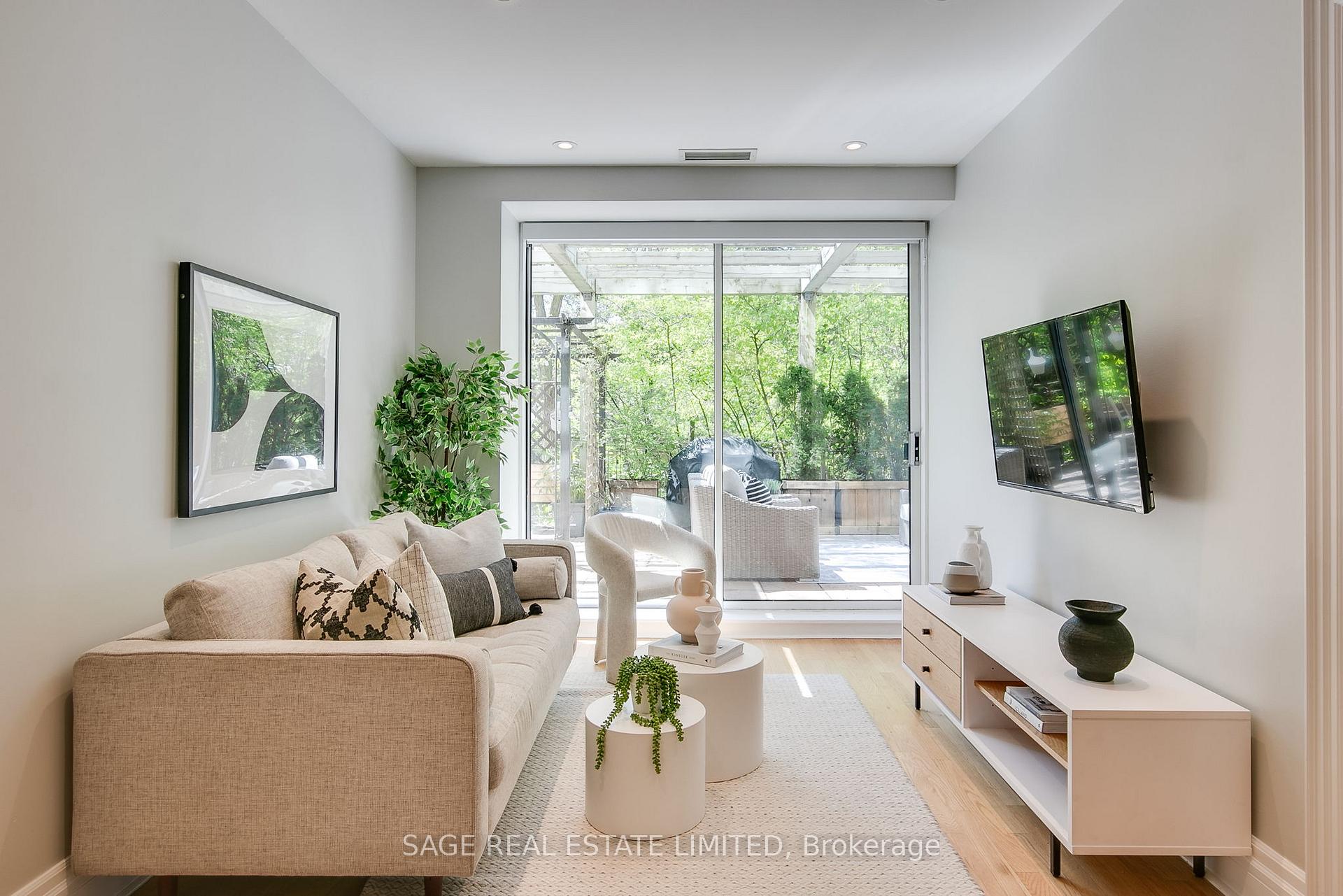 2 Bedrooms Condo at 111 Merton, Toronto For sale