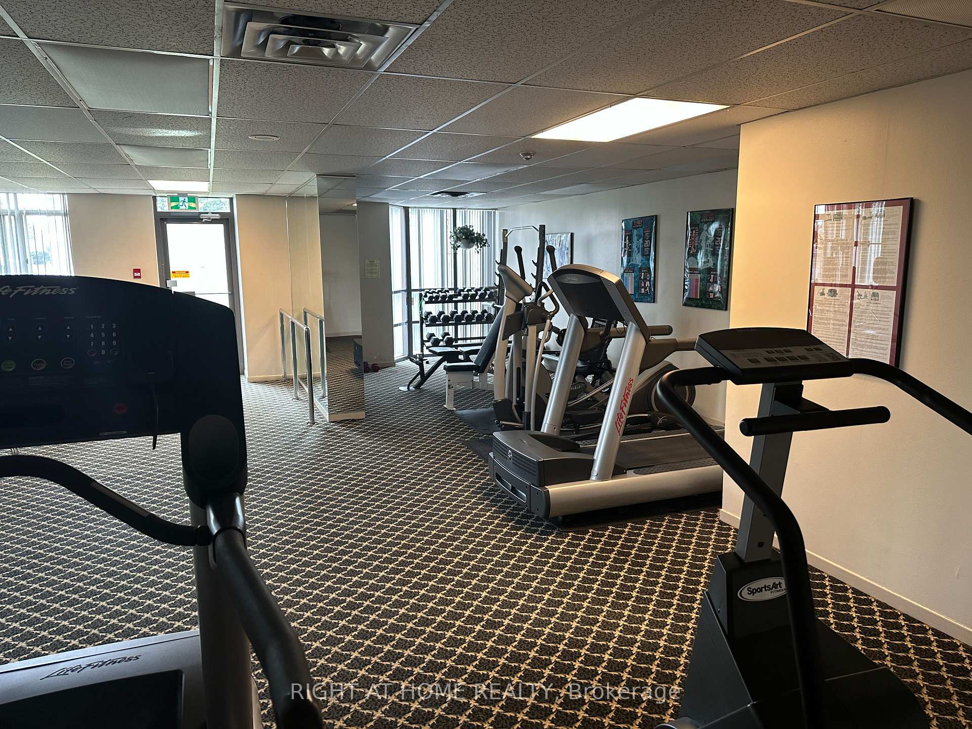 3 Bedrooms Condo at 300 Webb,  Mississauga For sale
