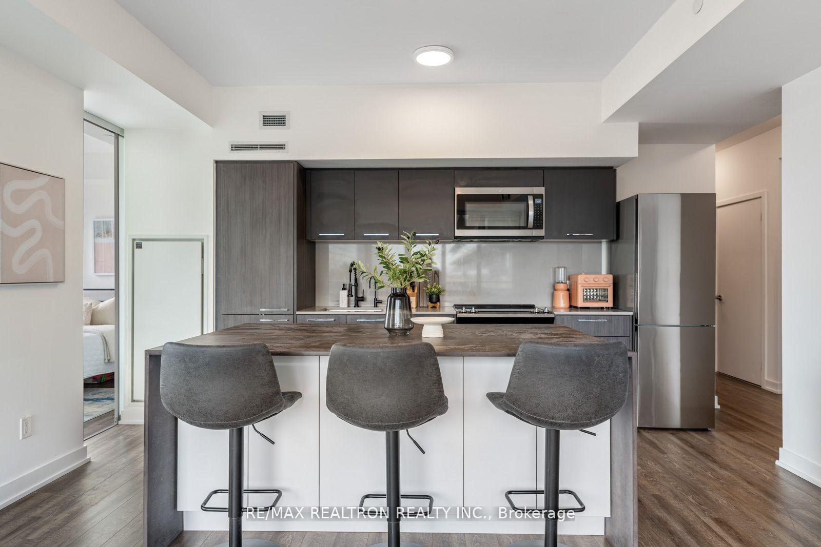 3 Bedrooms Condo at 25 Baseball, Toronto For sale