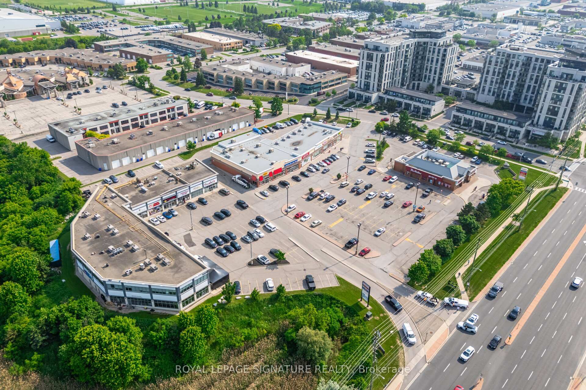2 Bedrooms Condo at 5289 Highway 7, Vaughan For sale