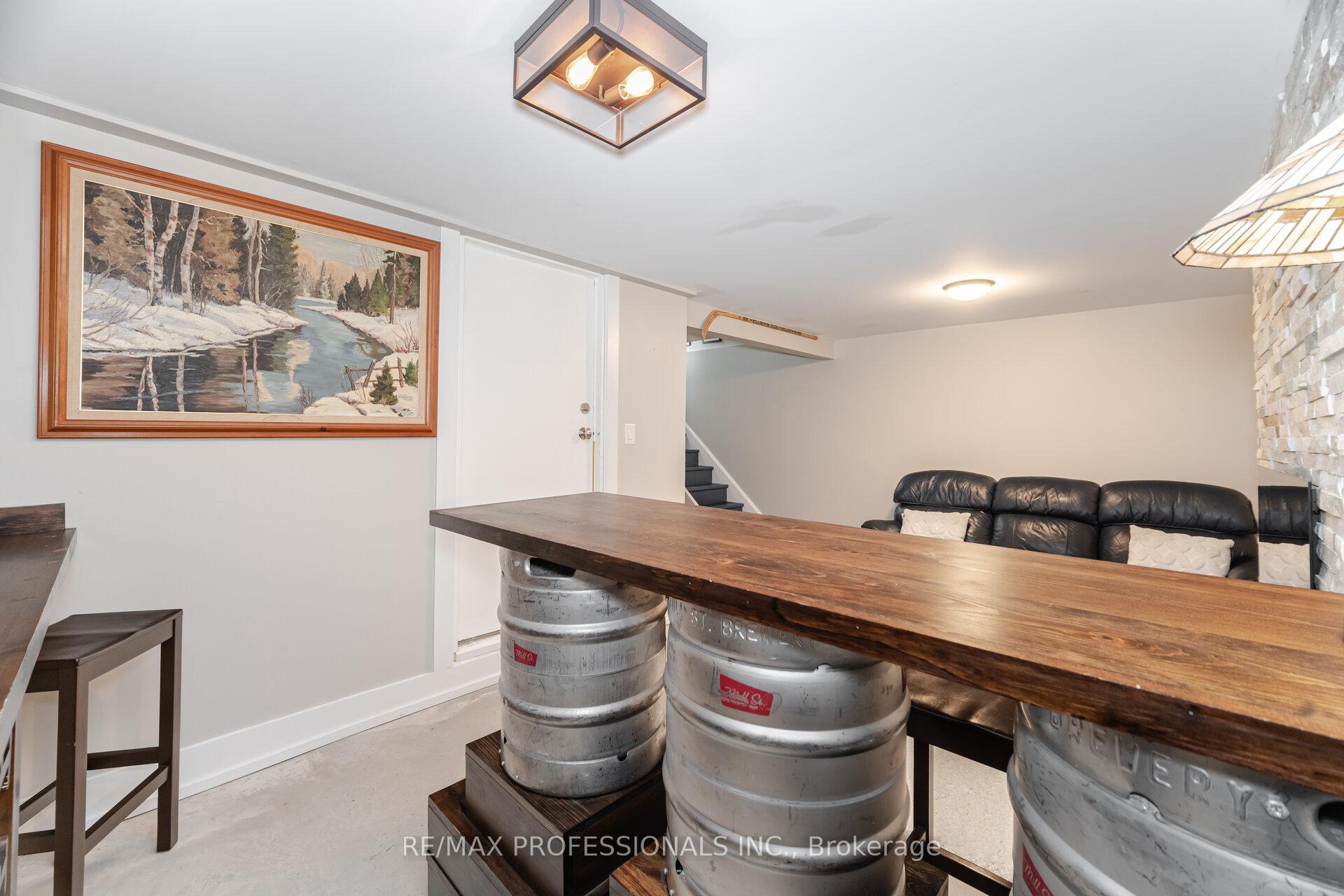 3 Bedrooms Condo at 582 Renforth, Toronto For sale