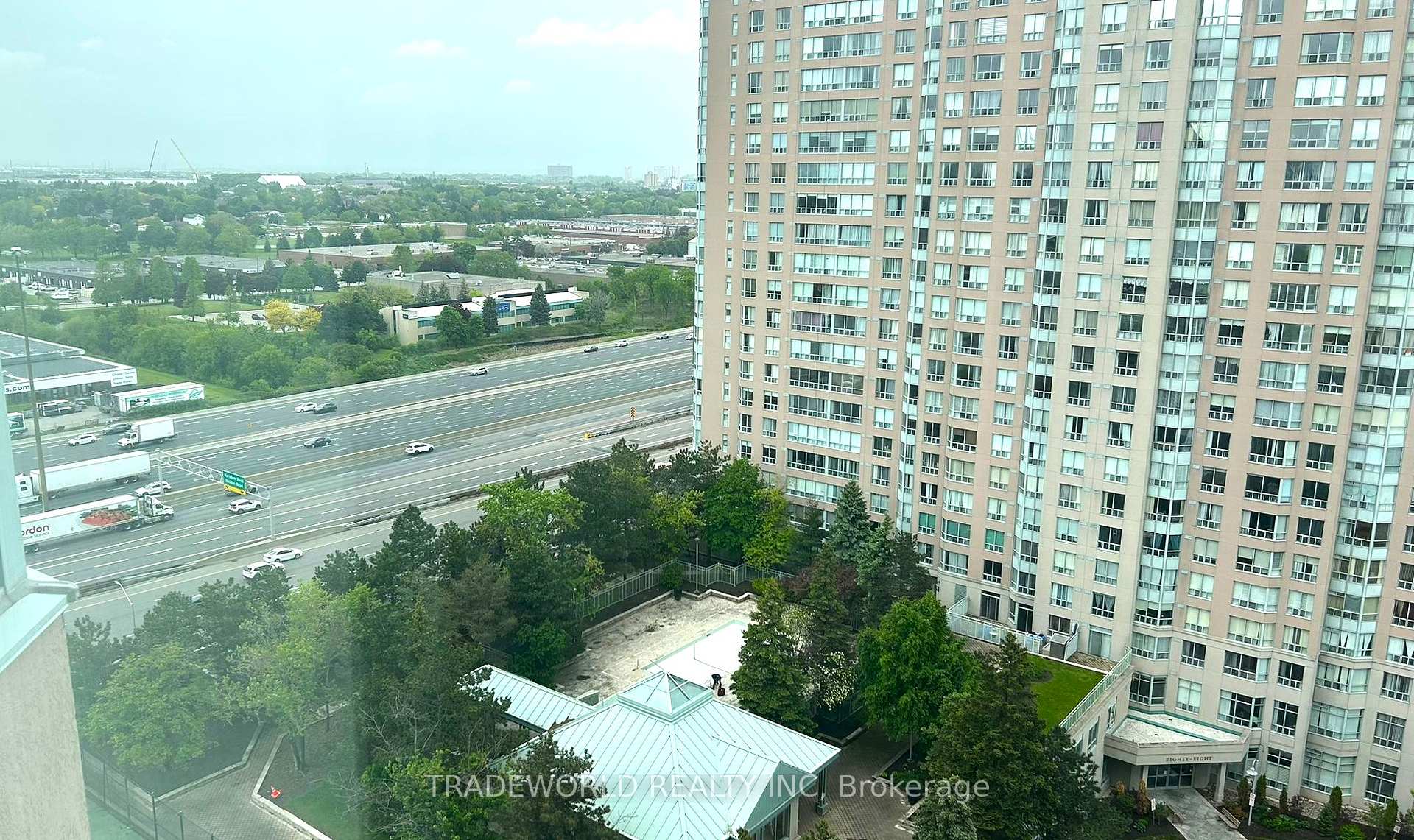 2 Bedrooms Condo at 68 Corporate, Toronto For sale