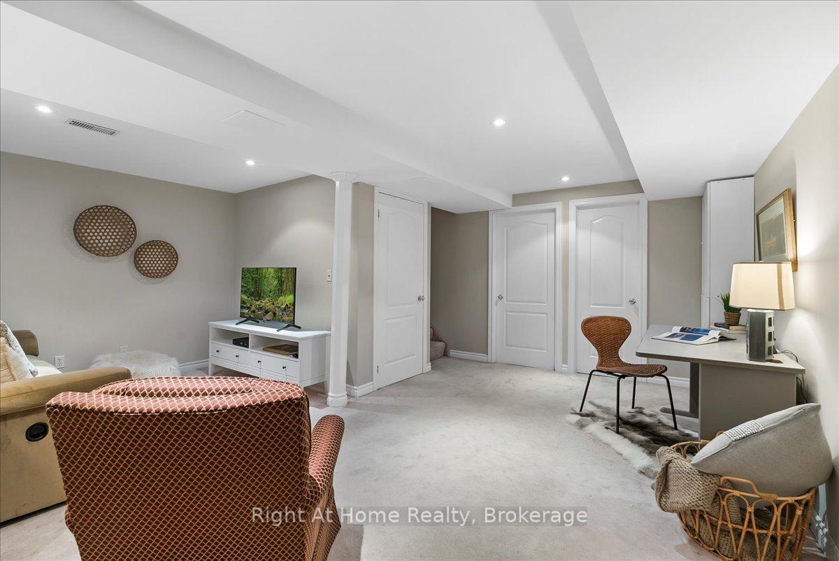 2 Bedrooms Condo at 2250 Rockingham, Oakville For sale