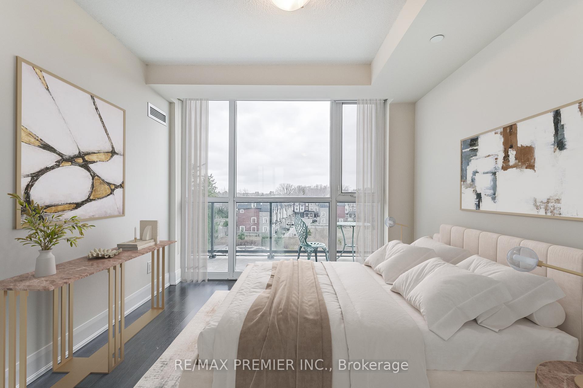 2 Bedrooms Condo at 4700 Highway 7, Vaughan For sale