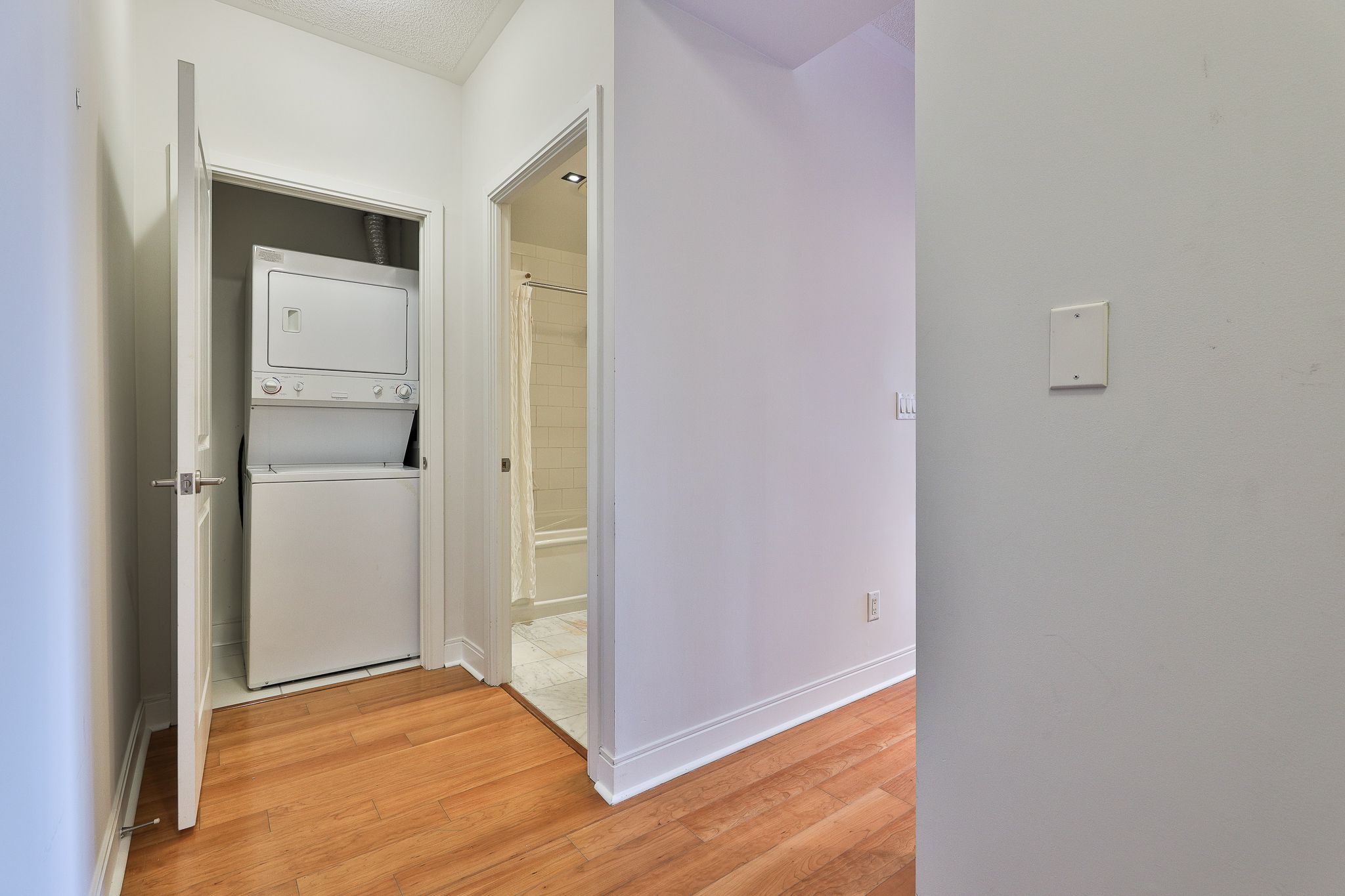18 Yorkville Avenue 318