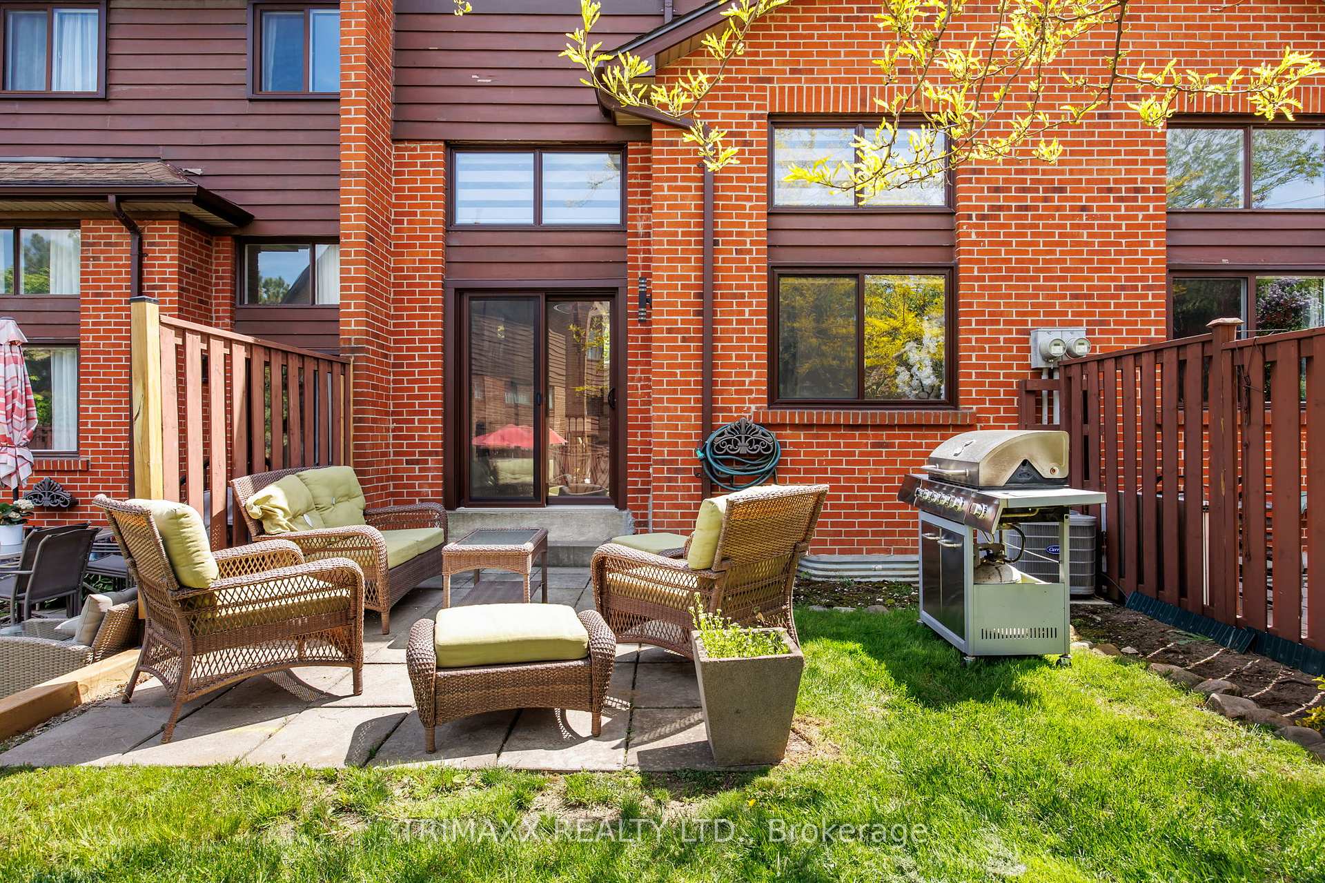 4 Bedrooms Condo at 4165 Fieldgate, Mississauga For sale
