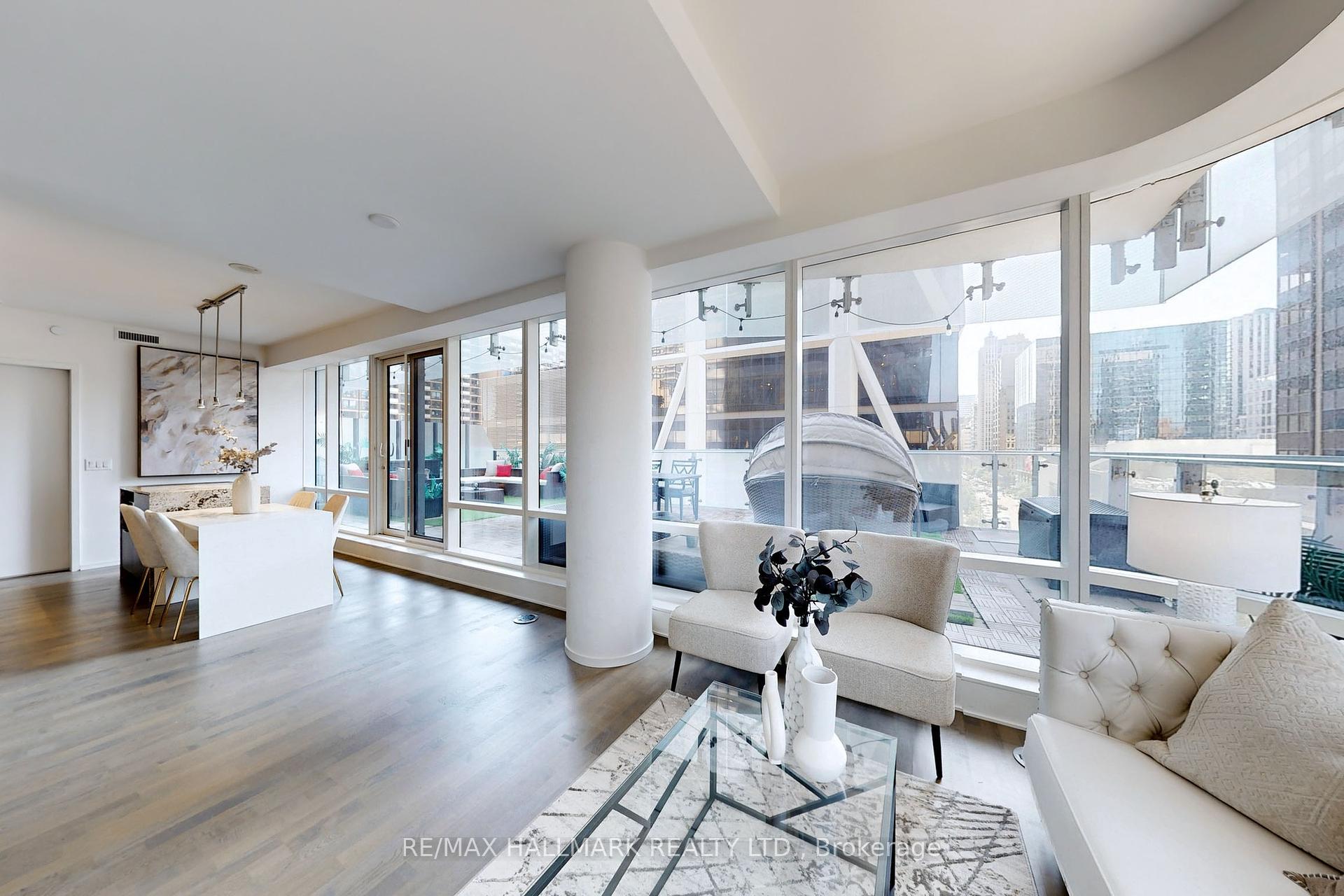 3 Bedrooms Condo at 1 Bloor,  Toronto For sale