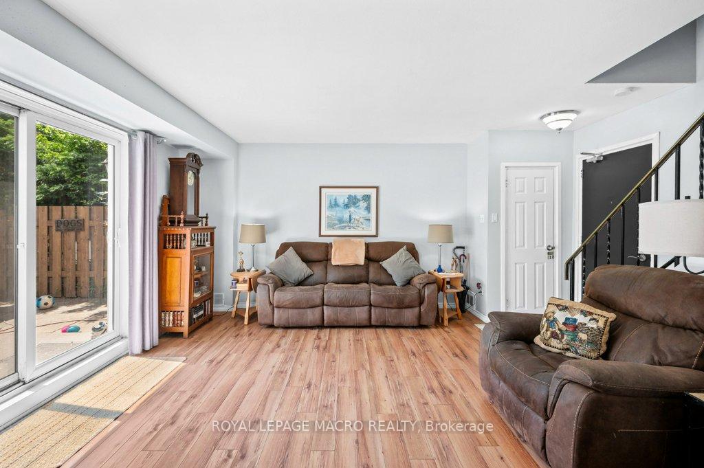 2 Bedrooms Condo at 483 Claridge, Burlington For sale