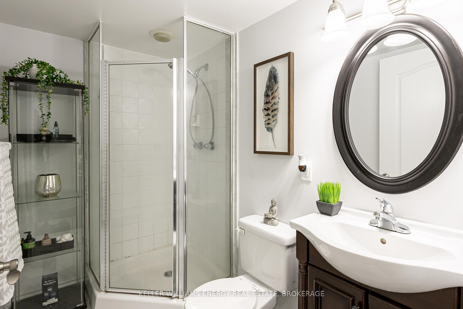 2 Bedrooms Condo at 41 Markbrook,  Toronto For sale