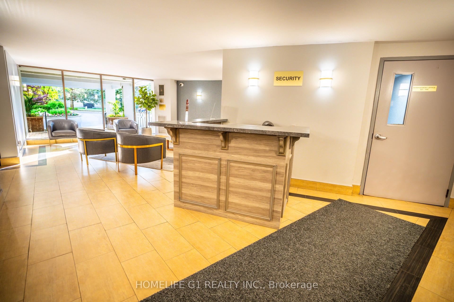 3 Bedrooms Condo at 5 Shady, Toronto For sale