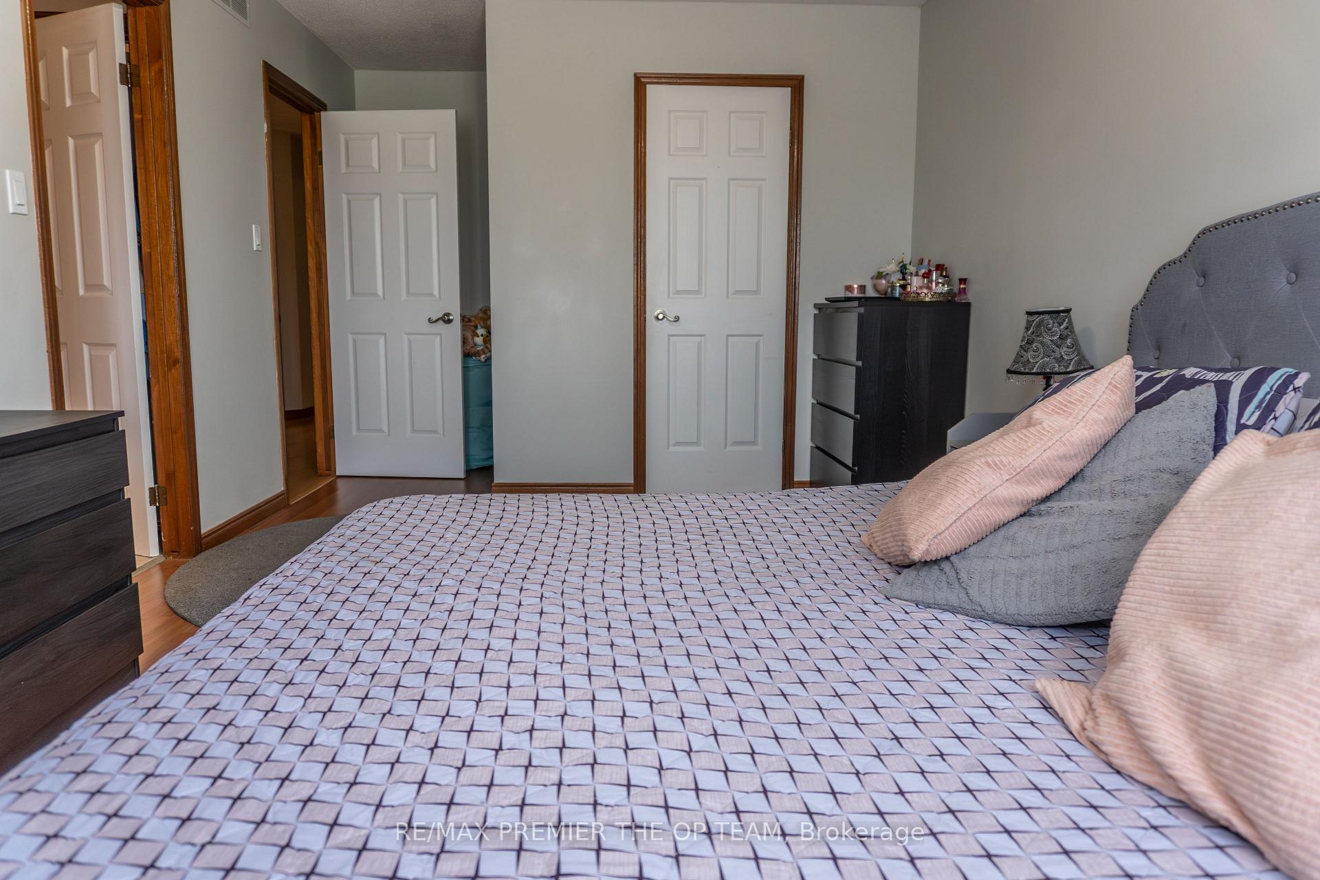 3 Bedrooms Condo at 255 Mount Albion, Hamilton For sale