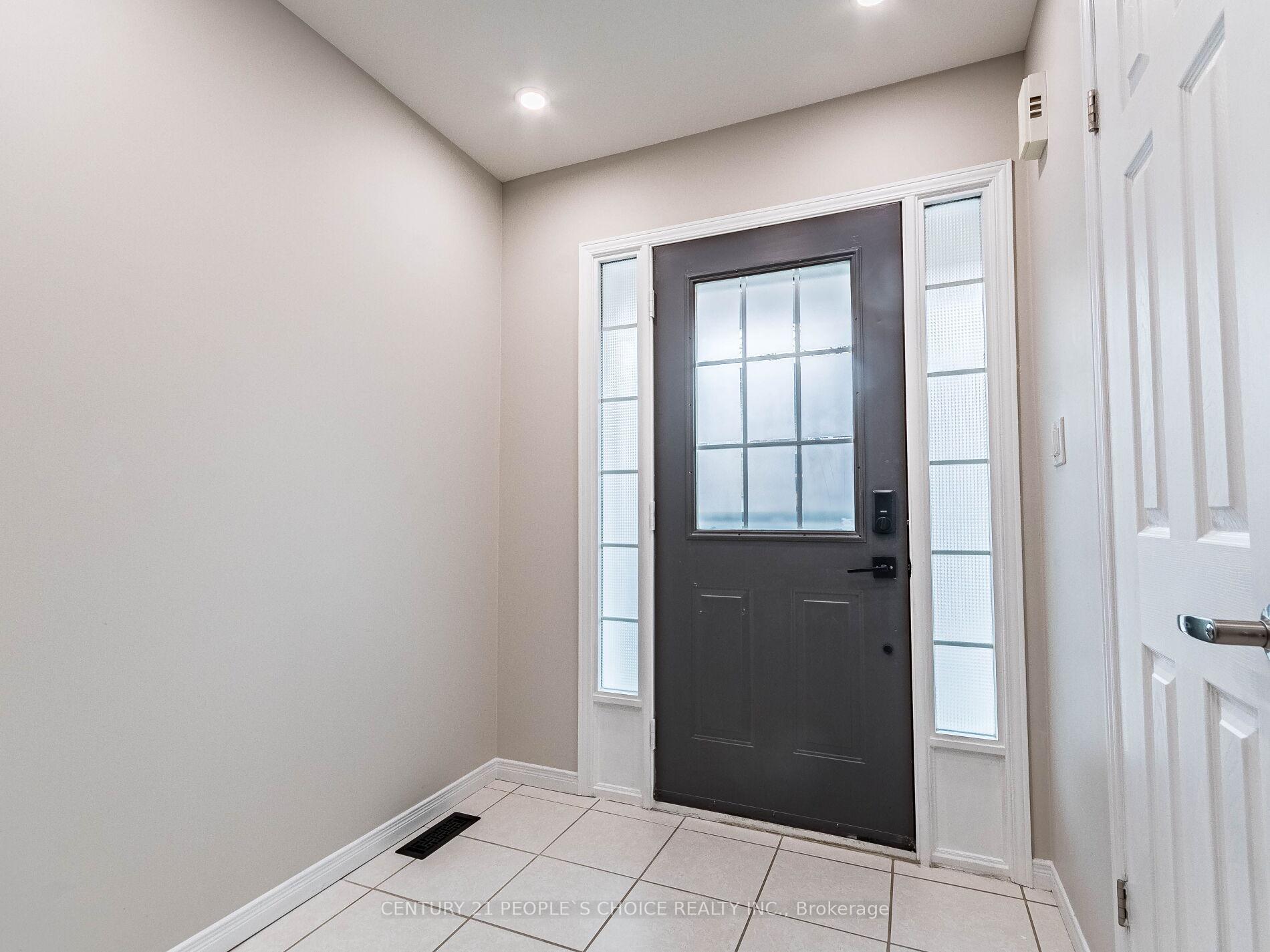 3 Bedrooms Condo at 485 Green,  Hamilton For sale