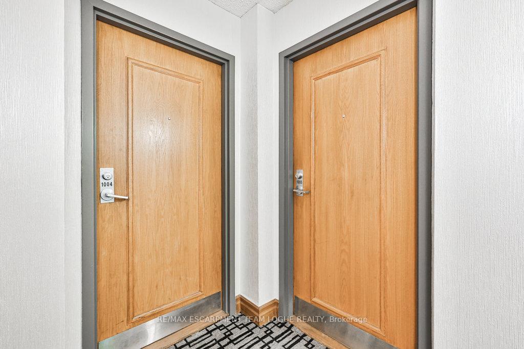 3 Bedrooms Condo at 7 Concorde,  Toronto For sale