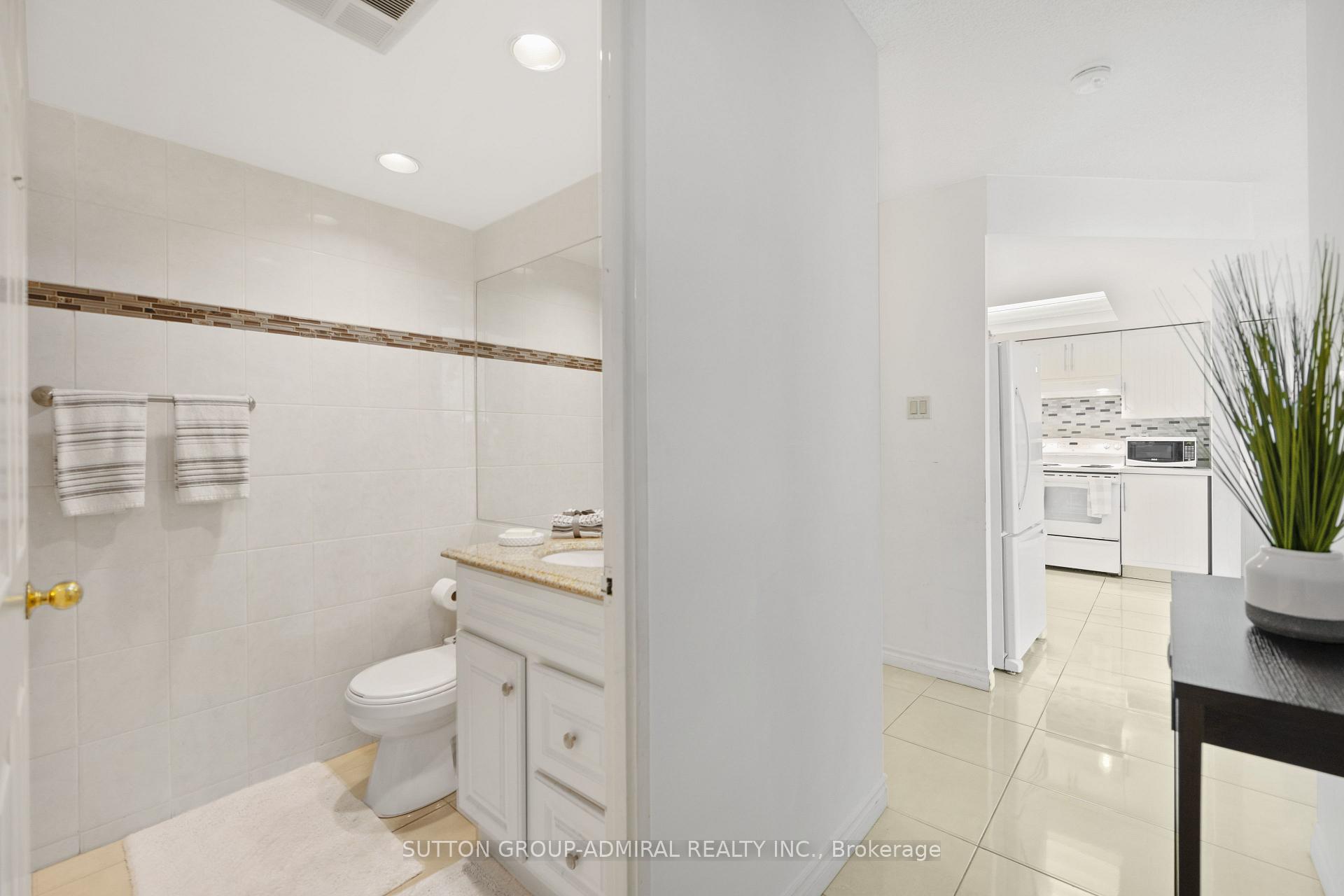3 Bedrooms Condo at 4460 Tucana, Mississauga For sale