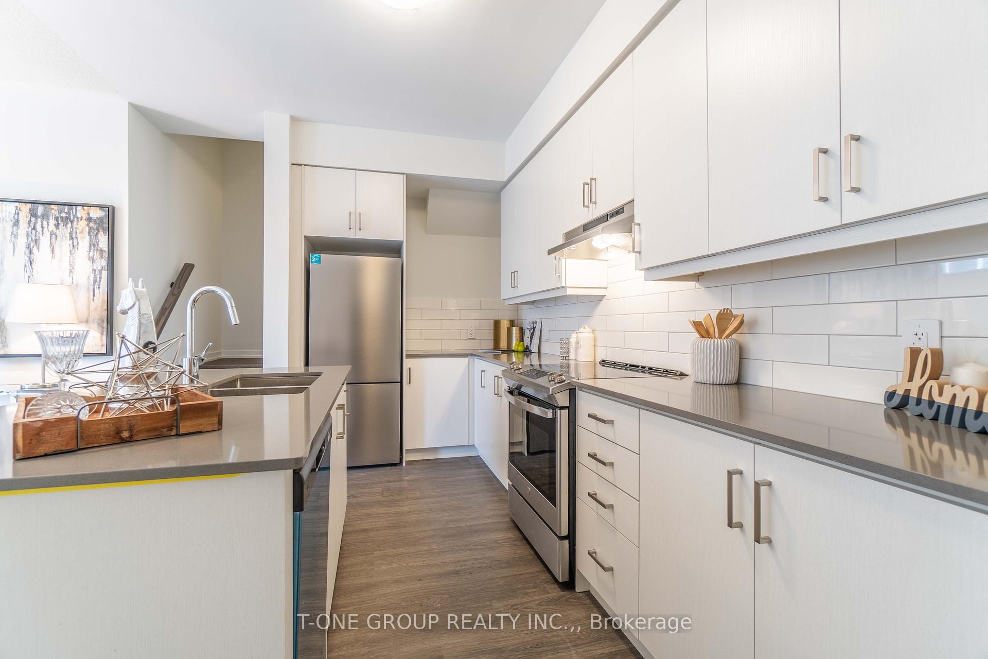 3 Bedrooms Condo at 10 Almond Blossom, Vaughan For sale
