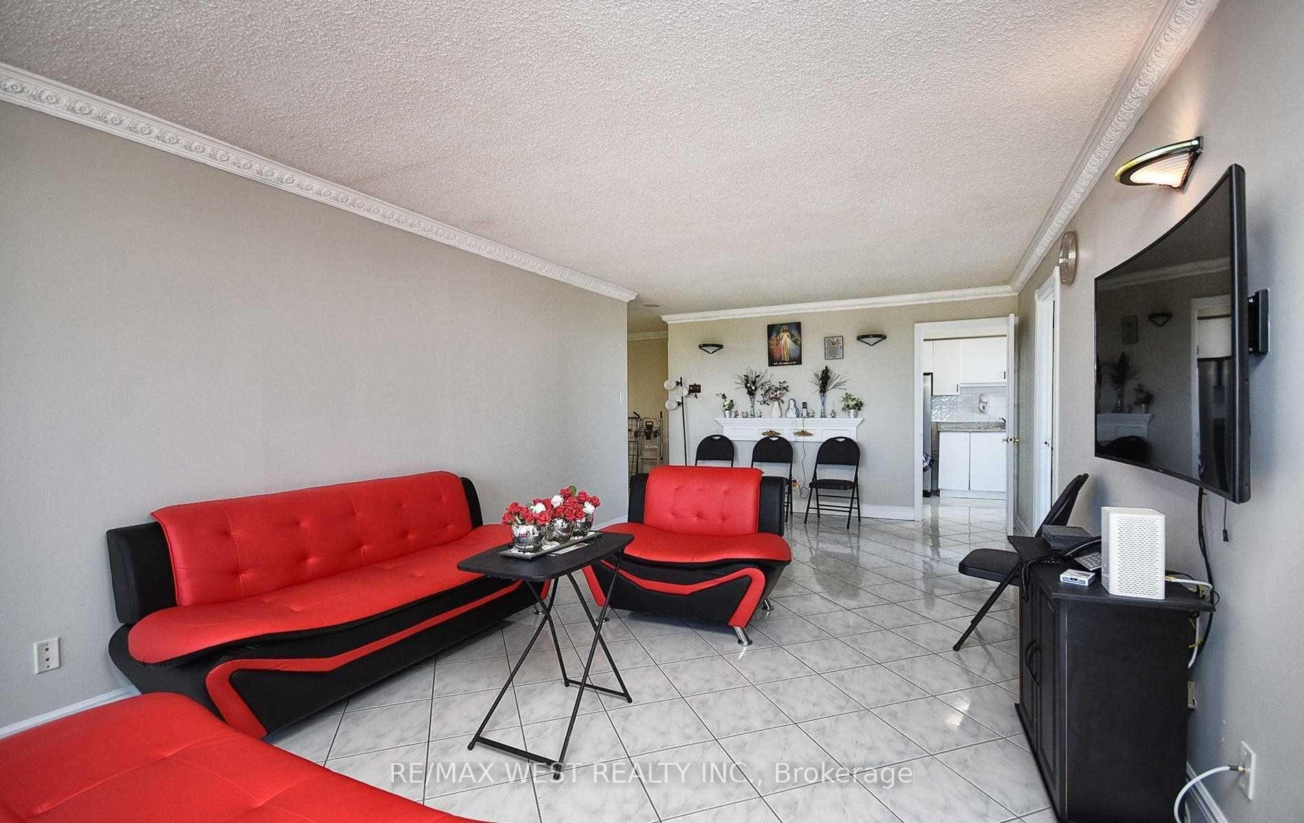 4 Bedrooms Condo at 1 Reidmount, Toronto For sale
