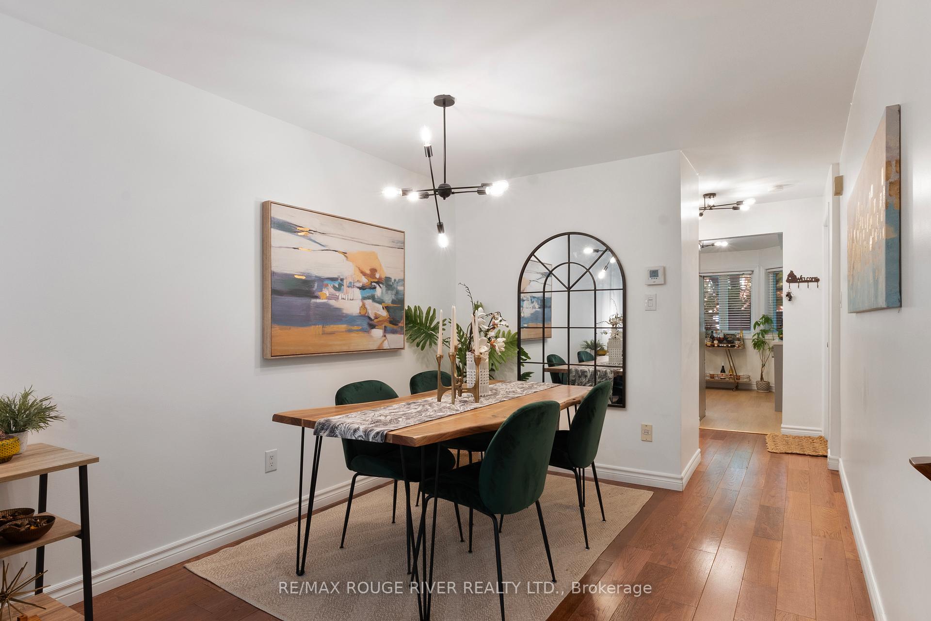 2 Bedrooms Condo at 32 Massey, Toronto For sale