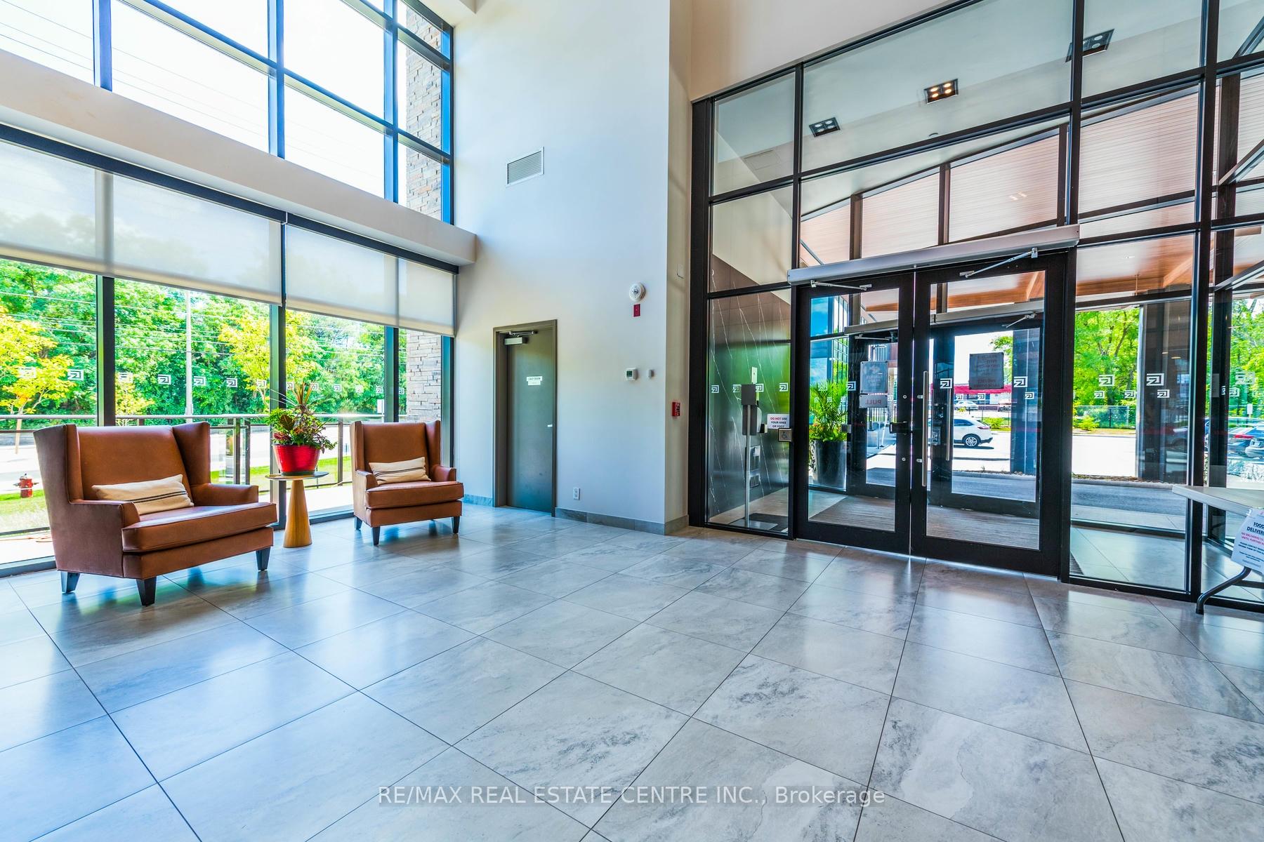 2 Bedrooms Condo at 1575 Lakeshore,  Mississauga For sale