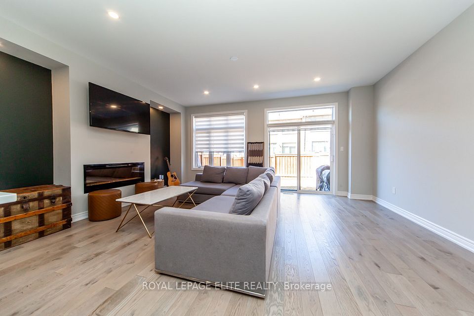 FAMILY/LIVING ROOM