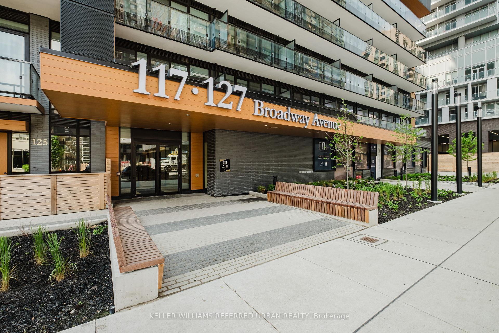 3 Bedrooms Condo at 127 Broadway, Toronto For sale