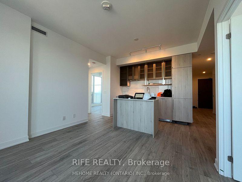 3 Bedrooms Condo at 15 Holmes, Toronto For sale