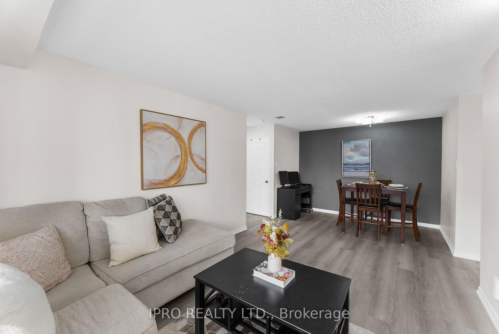3 Bedrooms Condo at 700 Constellation, Mississauga For sale