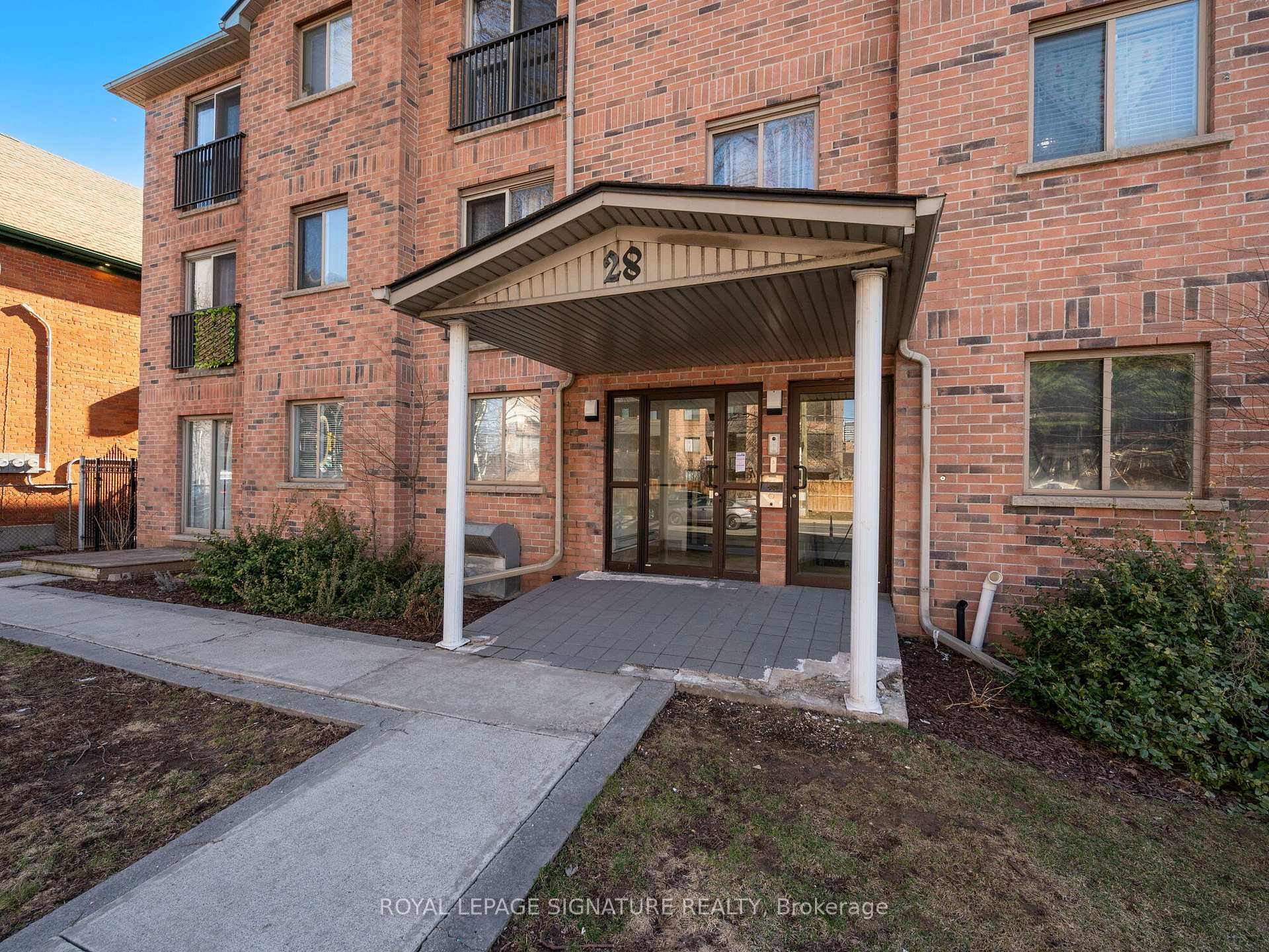2 Bedrooms Condo at 28 Victoria, Hamilton For sale