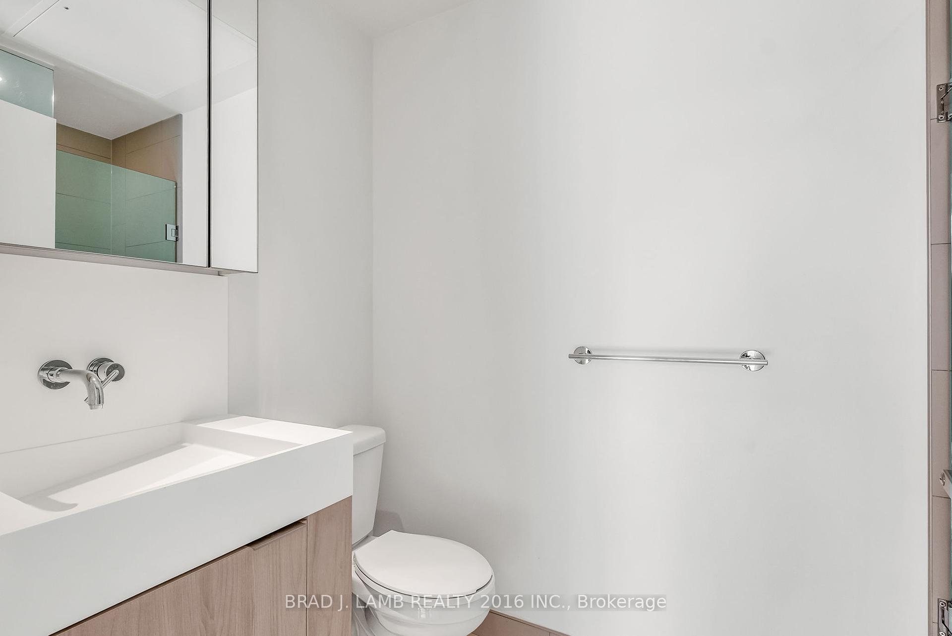 2 Bedrooms Condo at 20 Richardson, Toronto For sale