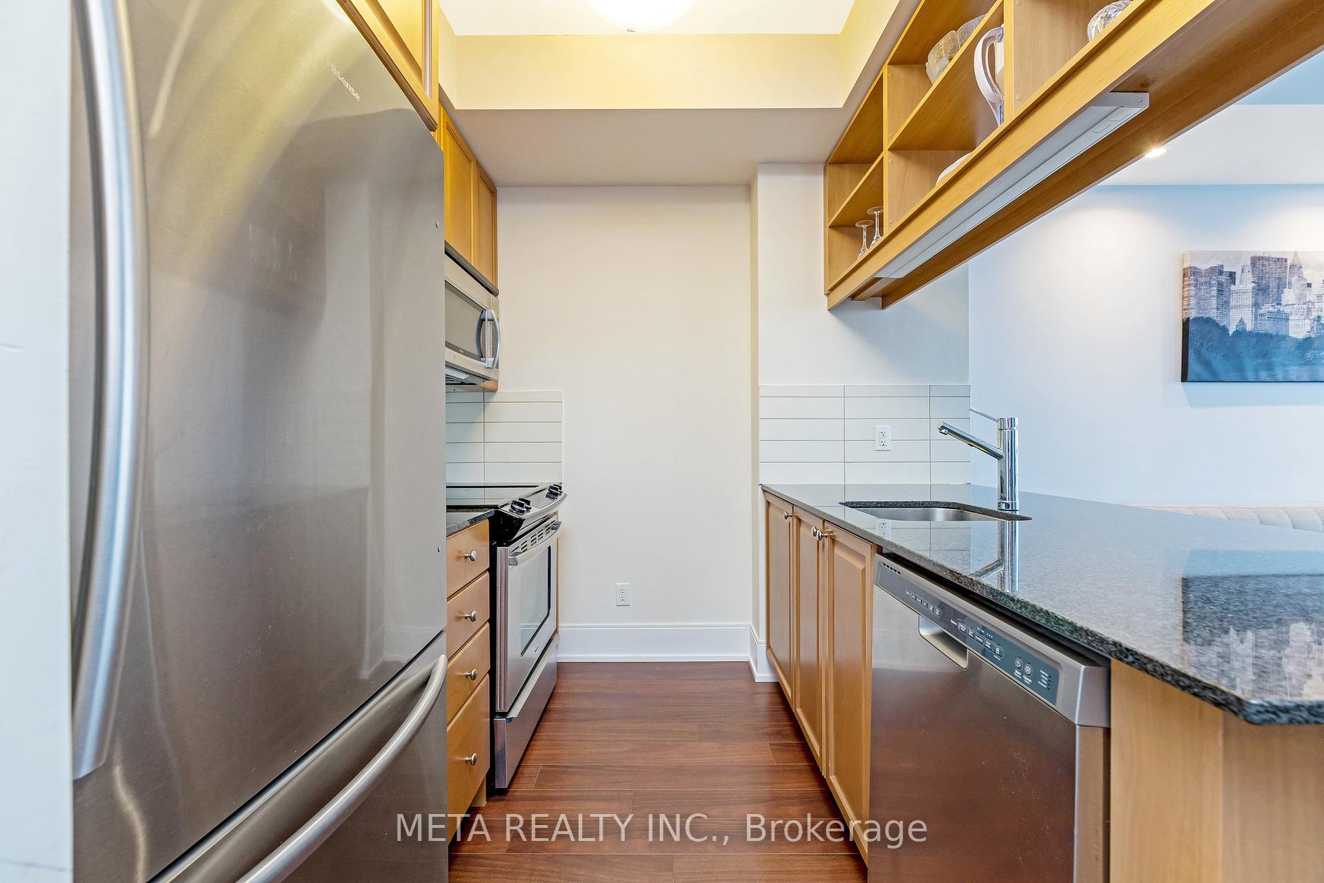 2 Bedrooms Condo at 15 Viking,  Toronto For sale
