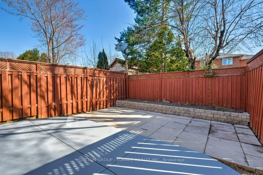 3 Bedrooms Condo at 1489 Heritage,  Oakville For sale