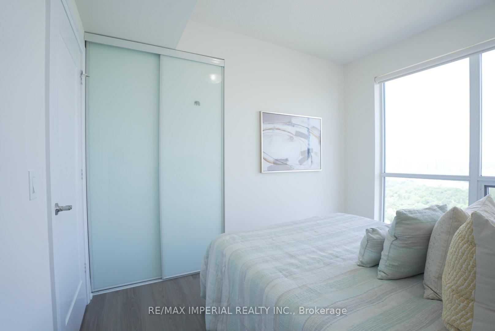 2 Bedrooms Condo at 18 Graydon Hall, Toronto For sale