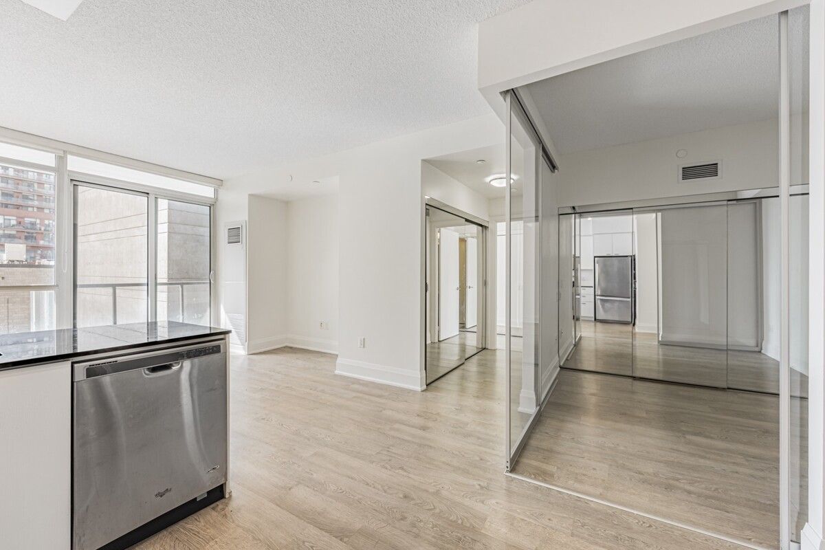 30 Roehampton Avenue 413
