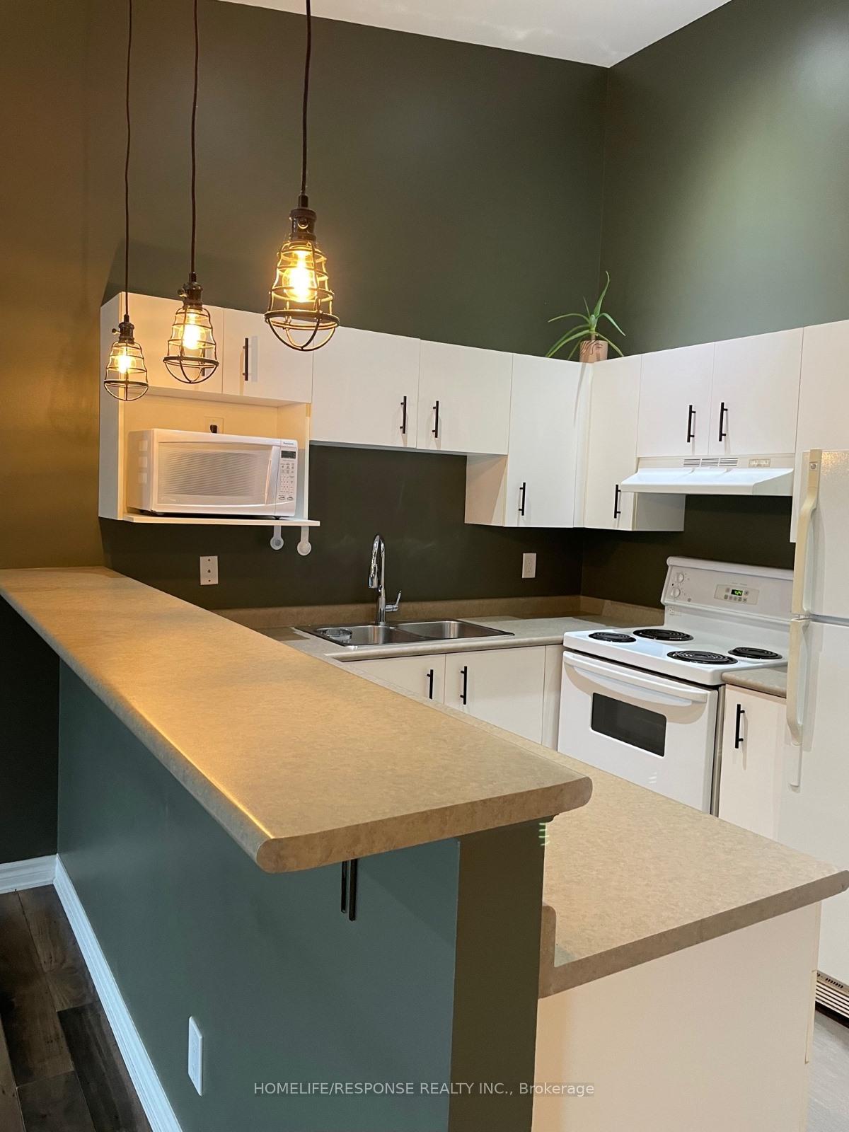 2 Bedrooms Condo at 1830 WALKER’S, Burlington For sale