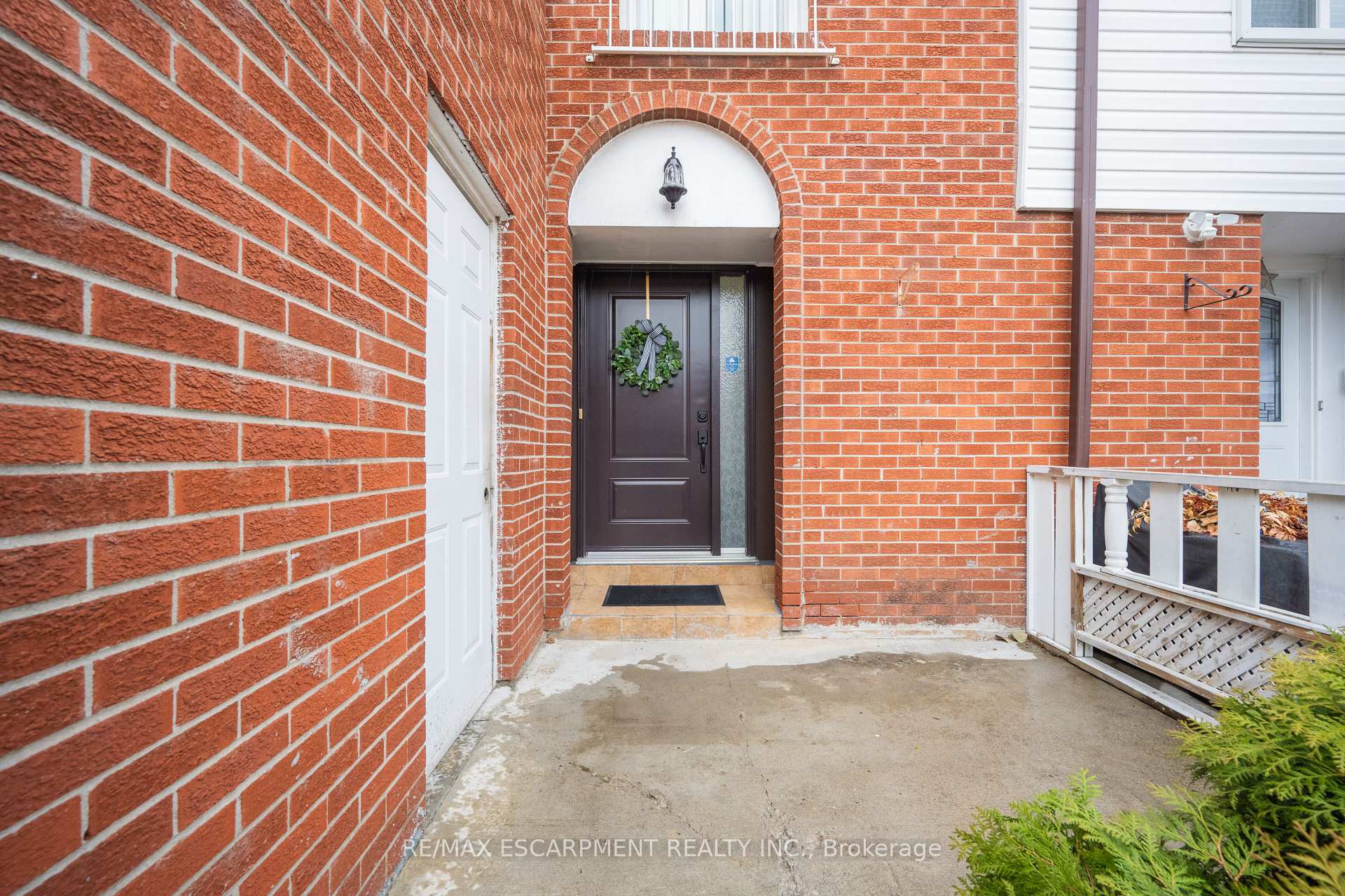 4 Bedrooms Condo at 3430 Brandon Gate, Mississauga For sale