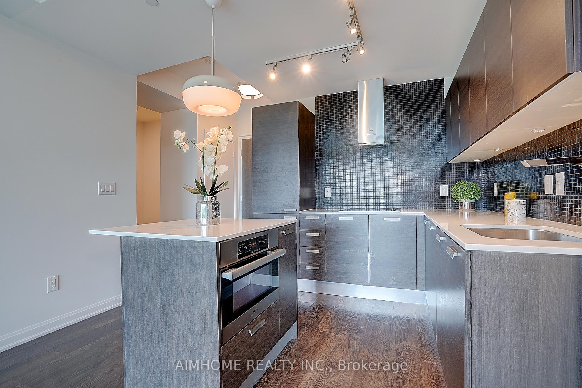 3 Bedrooms Condo at 11 Bogert, Toronto For sale