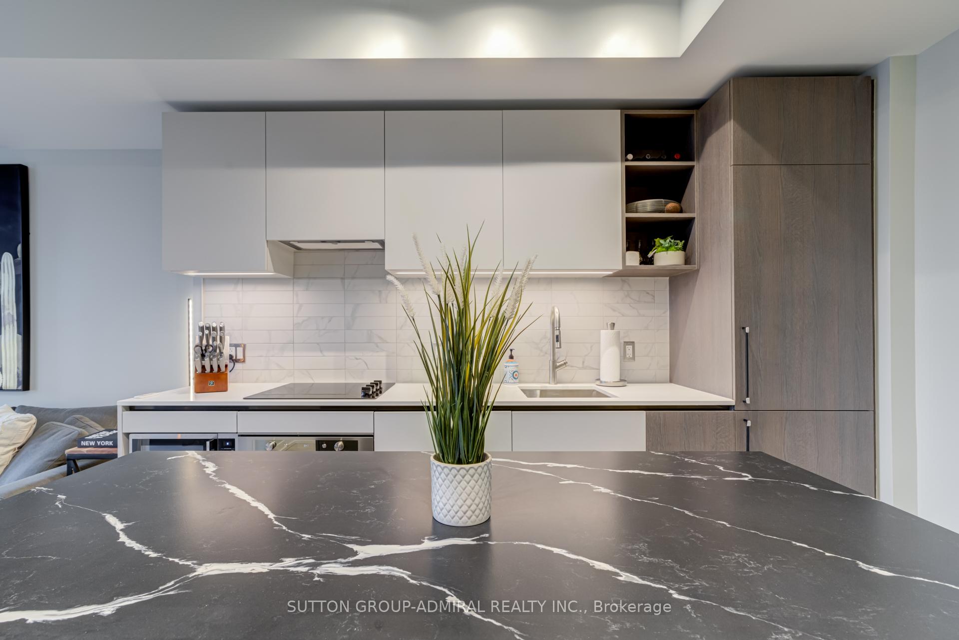 2 Bedrooms Condo at 55 Mercer,  Toronto For sale
