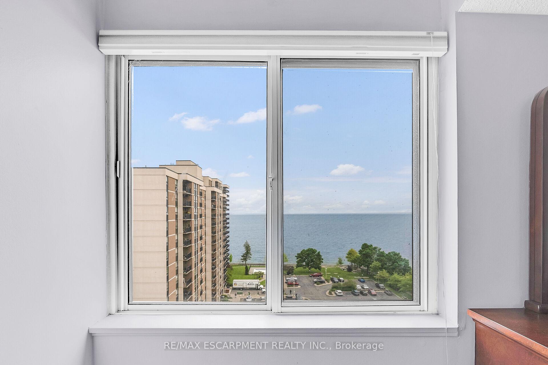 3 Bedrooms Condo at 301 Frances, Hamilton For sale